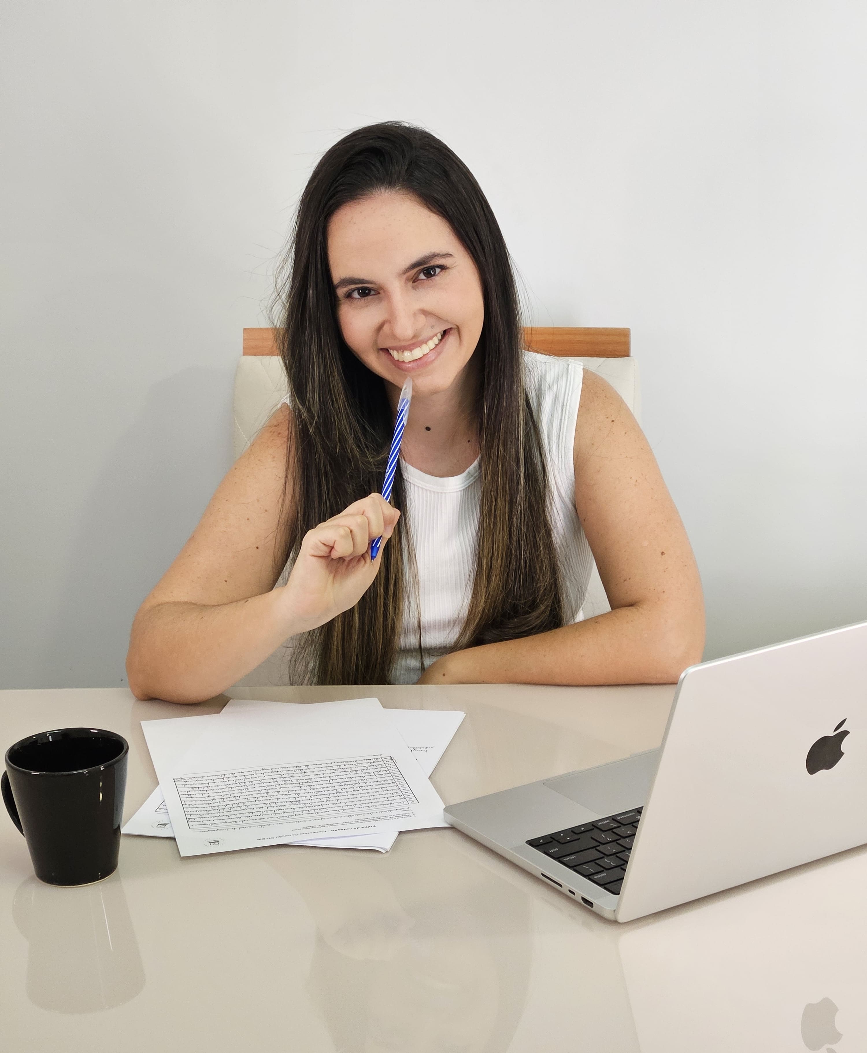 Flávia Cacho - Especialista em Redação ENEM